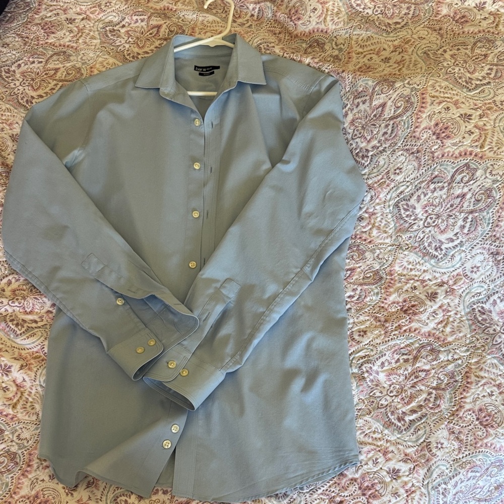 Men wear slim shirt,M size.
32/33.